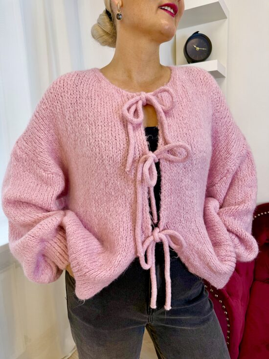 Maigi rozā jaka ar striķīšiem 