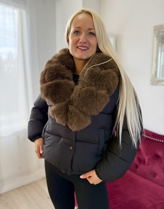 JAKA AR PŪKU (melna)